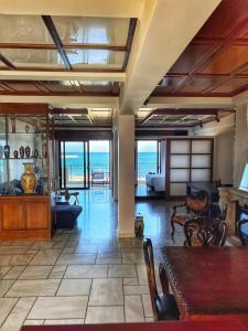 salon z widokiem na ocean w obiekcie Home House Rethymno w Retimnie +37 zdjęć