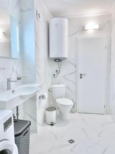 Koupelna v ubytování Modern Apartment for 4 Guests Sea View & Free Parking