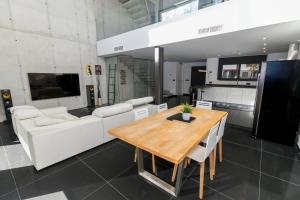 a living room with a table and a white couch at Casa Boulevard in Jaén