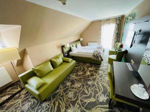 Televízia a/alebo spoločenská miestnosť v ubytovaní Hotel Pruggererhof
