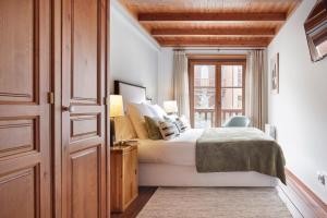 A bed or beds in a room at Val de Ruda Luxe 67 by FeelFree Rentals
