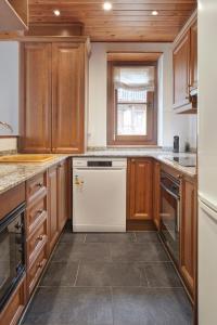 A kitchen or kitchenette at Val de Ruda Luxe 67 by FeelFree Rentals