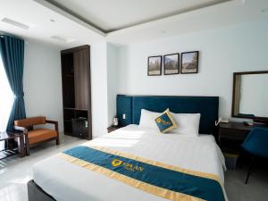 Postel nebo postele na pokoji v ubytování Gia An Hotel