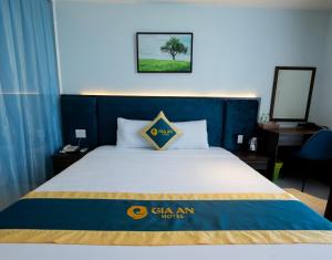 Postel nebo postele na pokoji v ubytování Gia An Hotel