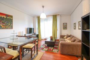 Televisyen dan/atau pusat hiburan di s20 apartment pool/garden/terrac
