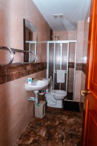 a bathroom with a toilet and a sink at ZOJO MARiNA BAY in San Andrés