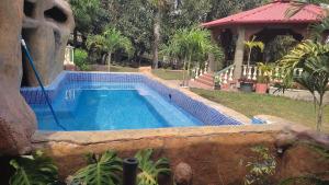 a swimming pool in front of a house at El Castillo de Piedra in San Miguel