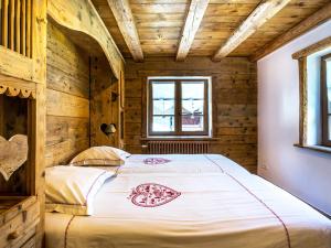 Una cama o camas en una habitación de Appartement La Clusaz, 6 pièces, 10 personnes - FR-1-437-50