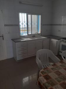 A kitchen or kitchenette at Villa S+3 Bien Equipée à 200m de la plage