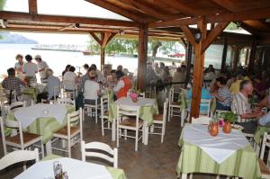 En restaurang eller annat matställe på Costas & Chrysoula