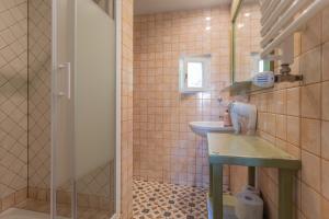 a bathroom with a sink and a mirror at Willa Poranek in Szklarska Poręba