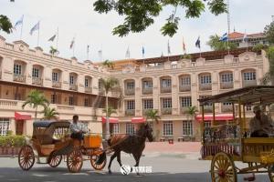 馬尼拉的住宿－pristinehotel阳光商务酒店，楼前马车