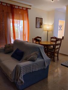 Posteľ alebo postele v izbe v ubytovaní Bahía de Vera Apartamento Aquaria
