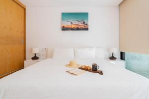 Postel nebo postele na pokoji v ubytování Infinity Suites + 23 fotografií