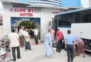 Kaung Myint Hotel tesisinde konaklayan konuklar