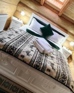 Katil atau katil-katil dalam bilik di Pensiunea Mireasma Bucovinei