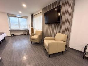 TV a/nebo společenská místnost v ubytování HUNICO HOTEL