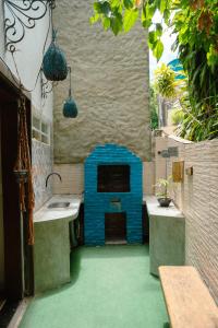 a bathroom with a play house on the floor at Chalé Pipa Atlântico in Pipa
