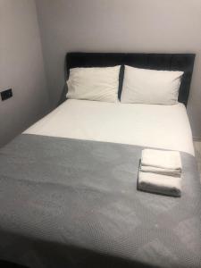a bed with two folded towels on top of it at GDL DOKUZ OTEL in Kalkanlı