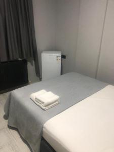 a room with two beds and a refrigerator at GDL DOKUZ OTEL in Kalkanlı