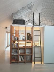 Biblioteka w domu wakacyjnym