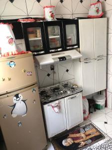 a toy kitchen with a stove and a refrigerator at Apartamento 3 quartos temporada São Luís in São Luís