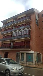 a car parked in front of a brick building at MI LUGAR FAVORITO SABI in Sabiñánigo