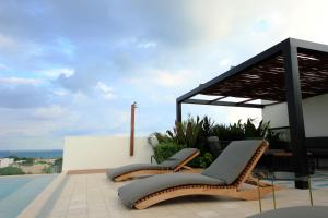 Πισίνα στο ή κοντά στο Spacious Studio, amazing rooftop with sea view