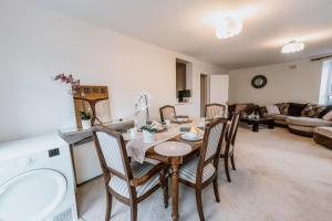 a kitchen and living room with a table and chairs at Smithfield square Nest in Dublin