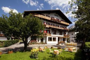 Vonkajšia záhrada v ubytovaní Hotel Bellaria - Cortina d'Ampezzo