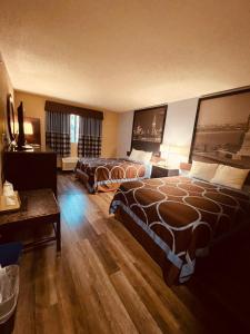 Postel nebo postele na pokoji v ubytování FairBridge Inn Express Nyack