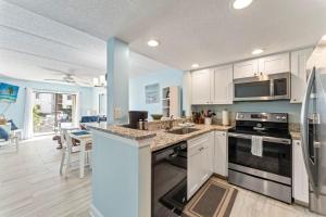 Η κουζίνα ή μικρή κουζίνα στο Unit 8112 - Ocean & Racquet Club