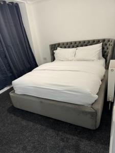 Postel nebo postele na pokoji v ubytování LUXURY APARTMENTS