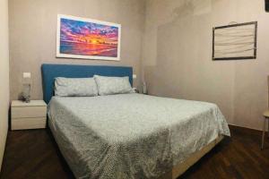 a bedroom with a bed with a blue head board at Appartamento in zona centrale a uso esclusivo in Bari