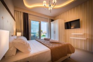 A bed or beds in a room at Zoi Apartments