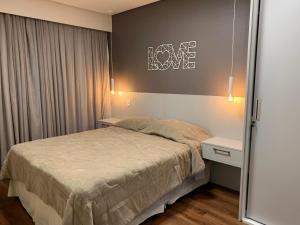 Postel nebo postele na pokoji v ubytování Luxo Capivari - Gaudi Loft Design
