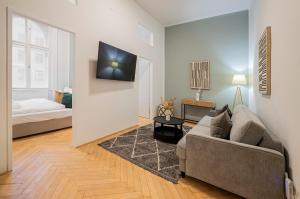 Katil atau katil-katil dalam bilik di Charming APT perfect for 4-6 tram, self-checkin