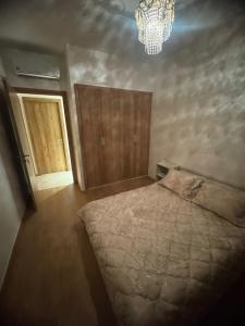 מיטה או מיטות בחדר ב-Appartement sublime piscine Marrakech