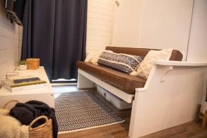 Postel nebo postele na pokoji v ubytování New Endless Sunsets-Container Home