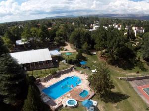 Kolam renang di atau dekat dengan Club Resort