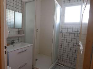a white bathroom with a shower and a sink at Chalet familial 12 pers, Arêches-Beaufort, proche commerces - FR-1-342-292 in Beaufort +8 photos
