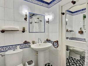 a white bathroom with a sink and a toilet at Charmant appartement de 30m² avec balcon, au pied des pistes, pour 4 personnes - FR-1-411-874 in Tignes +9 photos