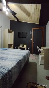 Hospedagem Em Santana de Parnaíba tesisinde bir odada yatak veya yataklar