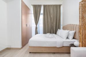 Postel nebo postele na pokoji v ubytování Nice Studio in Azizi Riviera 32 - Dubai