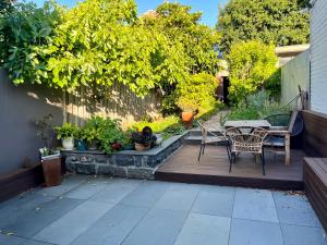 Κήπος έξω από το Lovely Victorian Terrace - Entire home