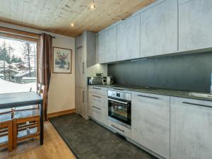 Kjøkken eller kjøkkenkrok på Appartement Val-d'Isère, 3 pièces, 4 personnes - FR-1-694-327