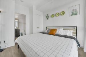 a white bedroom with a large bed in it at King Bed, Amazing View, Free Parking in Toronto