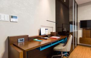 Haeundae Wide Ocean View & Residence的电视和/或娱乐中心