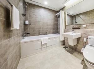 Haeundae Wide Ocean View & Residence的一间浴室