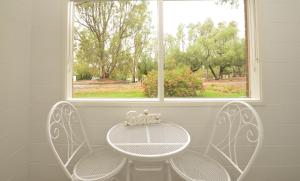 a table and two chairs in front of a window at 24HourCheck-In- Bridgewater Motel-Victoria-Australia in Bridgewater-on-Loddon